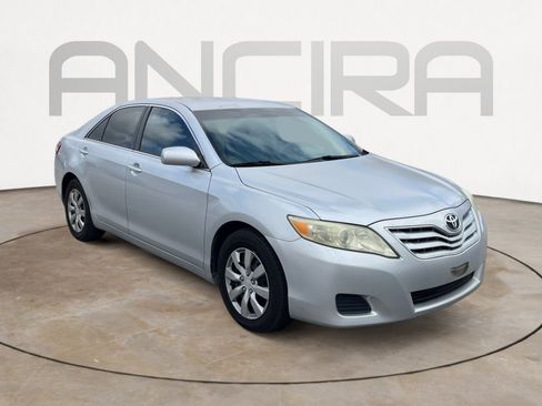 Used 2011 Toyota Camry LE image 3