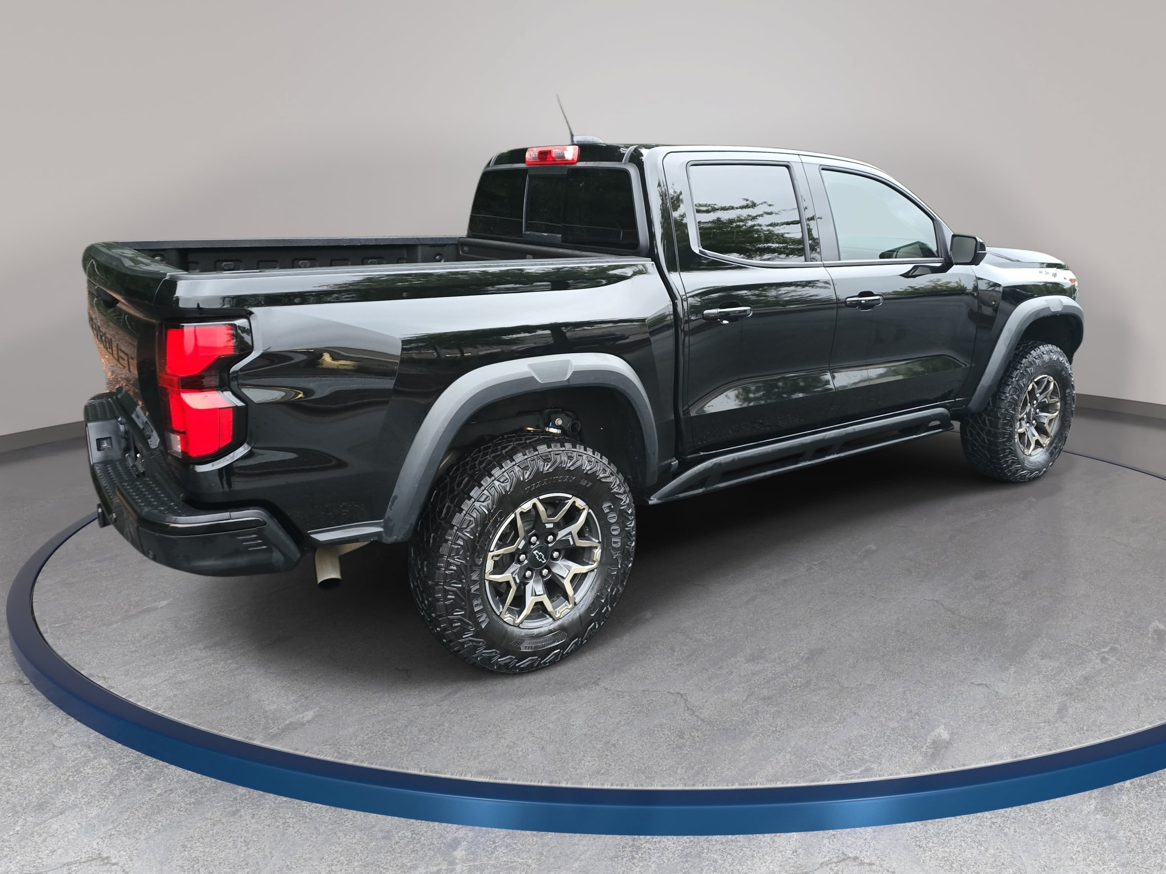 Used 2023 Chevrolet Colorado ZR2 w/ ZR2 Convenience Package III AWD/4WD image 5