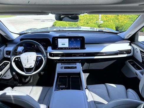Used 2025 Lincoln Aviator Reserve w/ Equipment Group 201A AWD/4WD image 13