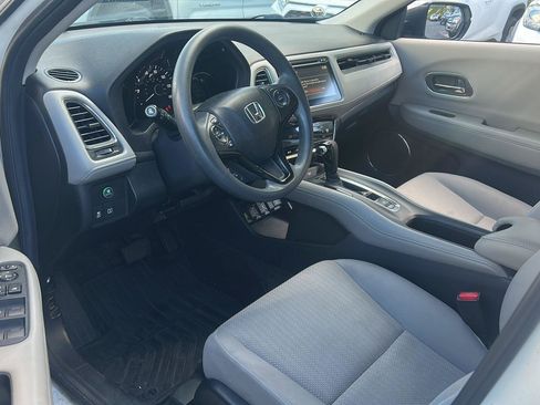 Used 2017 Honda HR-V EX image 6