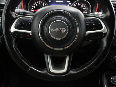 Used 2020 Jeep Compass Trailhawk AWD/4WD image 24