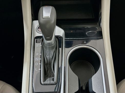 Used 2024 Nissan Altima 2.5 SV image 23