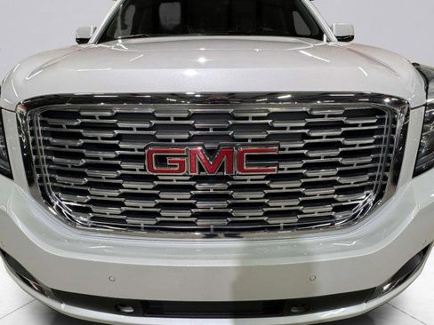 Used 2019 GMC Yukon Denali w/ Denali Ultimate Package image 12