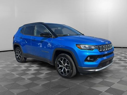 Used 2025 Jeep Compass Limited AWD/4WD image 2