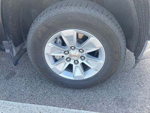 Used 2025 Chevrolet Silverado 1500 LT image 2