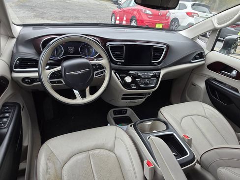 Used 2017 Chrysler Pacifica Limited image 7