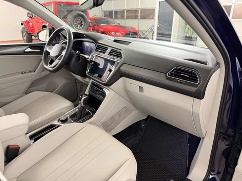 Used 2023 Volkswagen Tiguan SE w/ Panoramic Sunroof Package AWD/4WD image 37