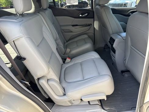 Used 2017 GMC Acadia SLT w/ LPO, Protection Package AWD/4WD image 15
