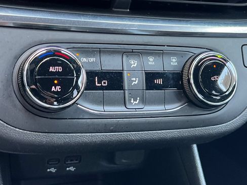 Used 2024 Buick Envista Preferred w/ Advanced Safety Package FWD image 26