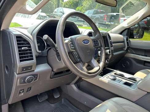 Used 2019 Ford Expedition Max XLT w/ Equipment Group 202A RWD image 10
