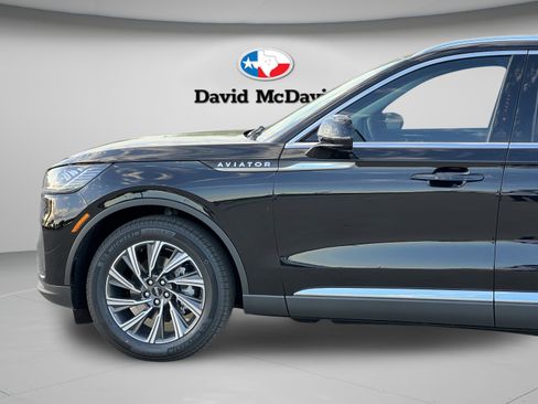 New 2026 Lincoln Aviator 2WD image 32