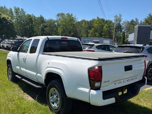 Used 2022 Toyota Tacoma SR w/ SR Convenience Package AWD/4WD image 3
