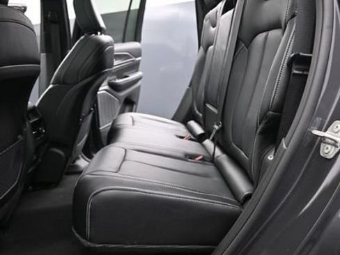 Used 2023 Jeep Grand Cherokee Overland AWD/4WD image 10