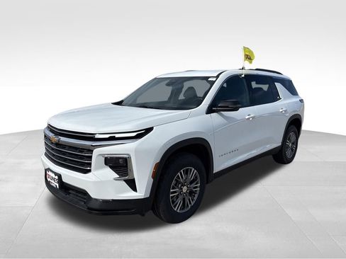 Used 2025 Chevrolet Traverse LT AWD/4WD image 3