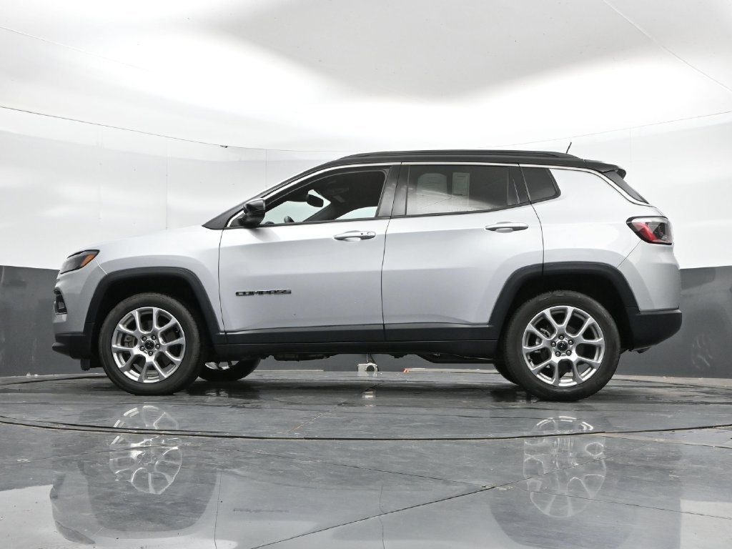 Used 2025 Jeep Compass Limited AWD/4WD image 46