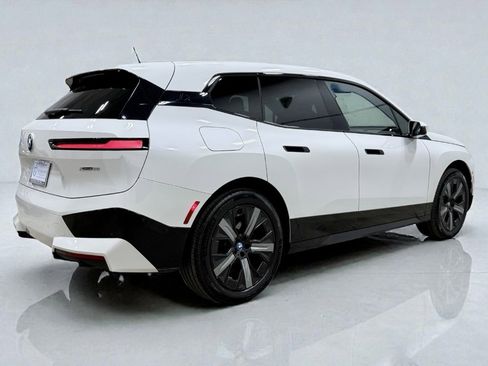 Used 2022 BMW iX xDrive50 w/ Premium Package image 9