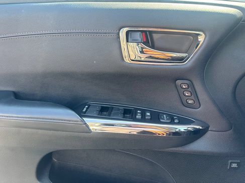 Used 2015 Toyota Avalon Limited FWD image 13