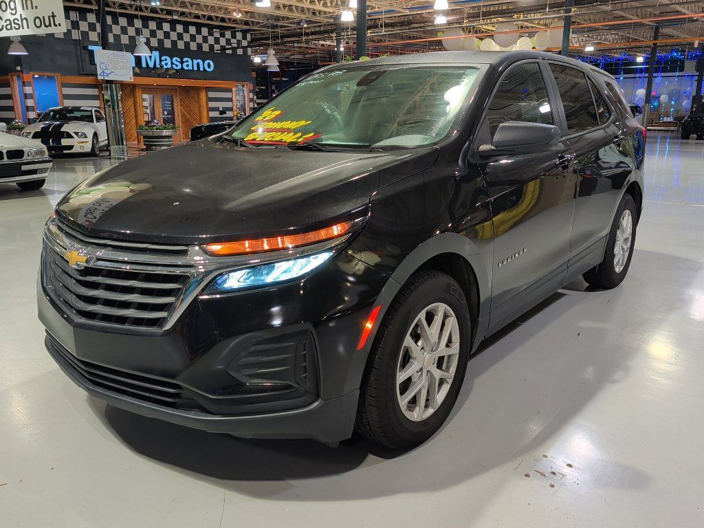 Used 2023 Chevrolet Equinox LS w/ LS Convenience Package FWD image 2