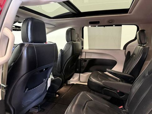 Used 2019 Chrysler Pacifica Limited FWD image 22