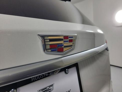 Certified 2024 Cadillac XT6 Premium Luxury w/ Technology Package FWD image 7