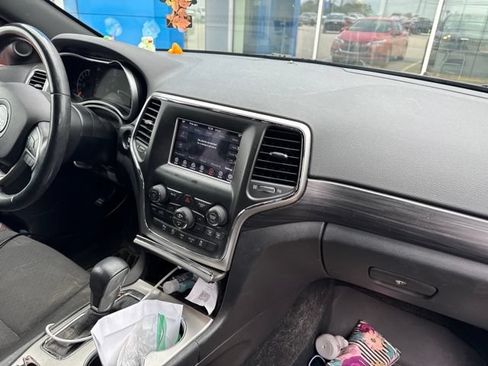 Used 2019 Jeep Grand Cherokee Laredo w/ Security & Convenience Group AWD/4WD image 6
