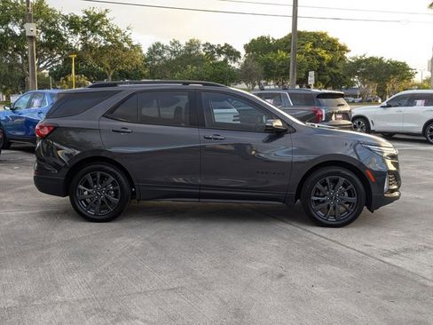 Used 2022 Chevrolet Equinox RS w/ Infotainment Package image 4