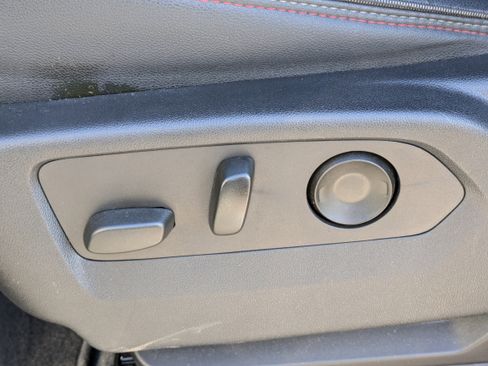 Used 2022 Chevrolet Suburban RST w/ Luxury Package image 22