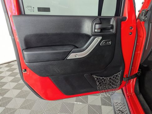 Used 2016 Jeep Wrangler Unlimited Sahara image 18