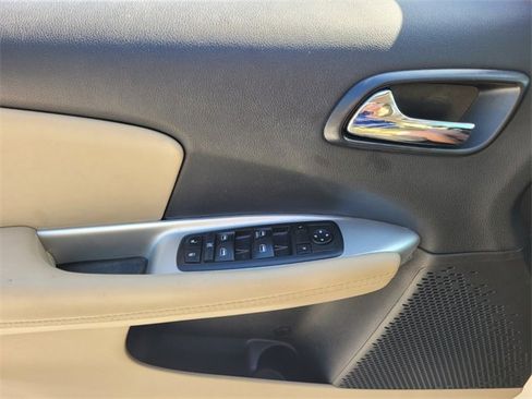 Certified 2018 Dodge Journey SE image 21