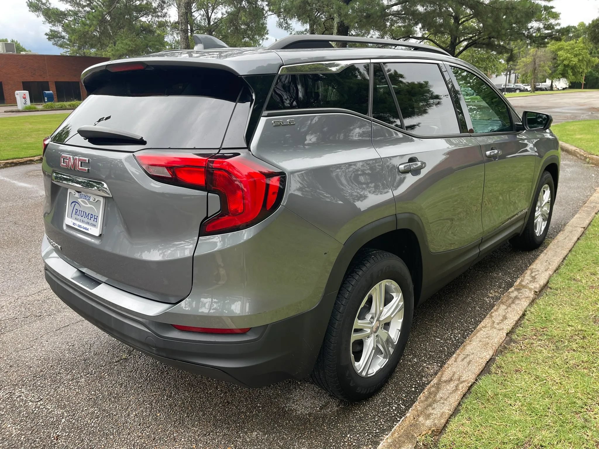 Used 2020 GMC Terrain SLE w/ Driver Convenience Package FWD image 5