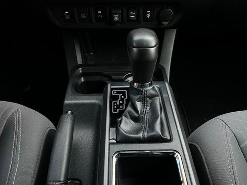 Used 2019 Toyota Tacoma TRD Sport w/ Technology Package image 22