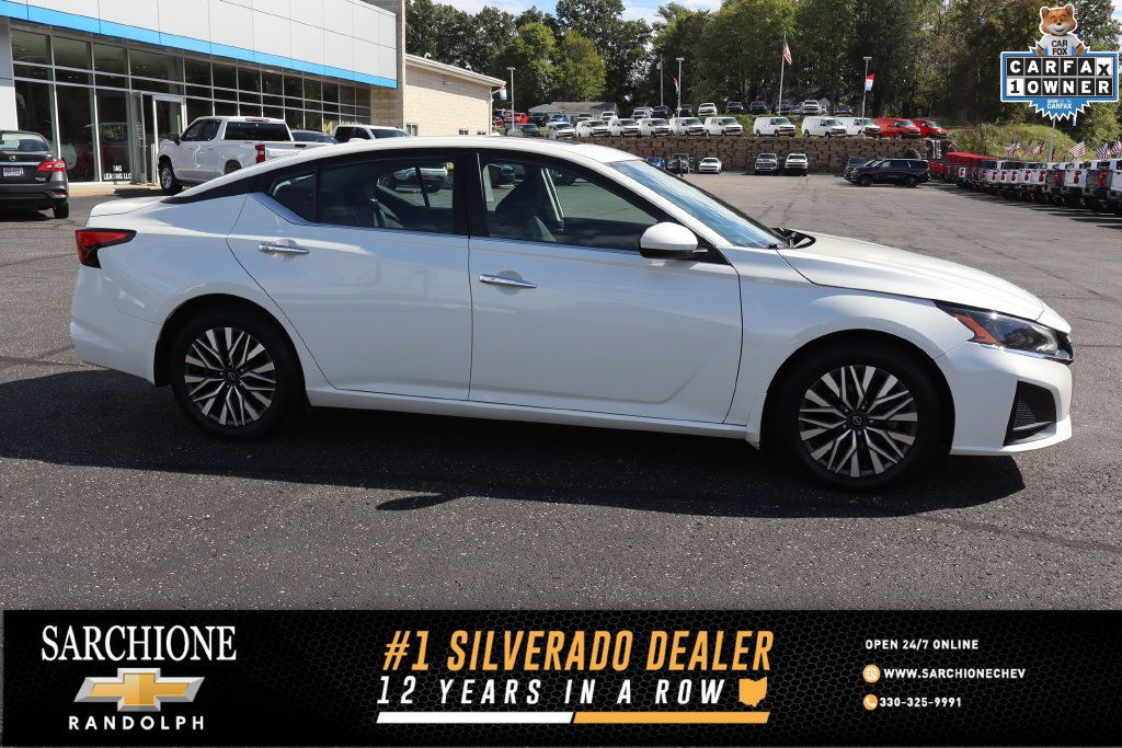 Used 2024 Nissan Altima 2.5 SV w/ SV Premium Package FWD image 1
