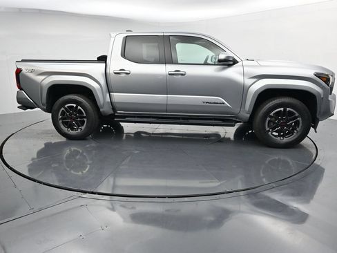 Used 2024 Toyota Tacoma TRD Sport w/ TRD Sport Upgrade Package AWD/4WD image 9