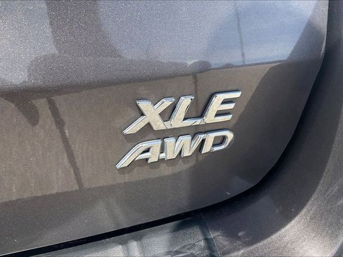 Used 2017 Toyota Sienna XLE AWD/4WD image 9
