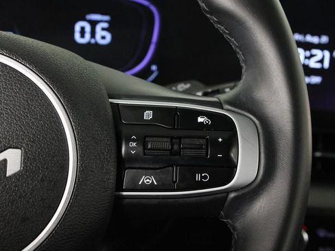 Used 2025 Kia Sportage EX FWD image 27