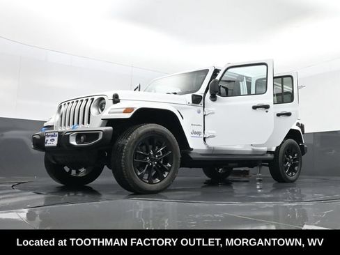 Used 2023 Jeep Wrangler Unlimited Sahara w/ Dual Top Group AWD/4WD image 35