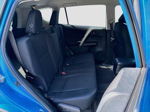 Used 2018 Toyota RAV4 LE w/ All Weather Liner Package AWD/4WD image 13