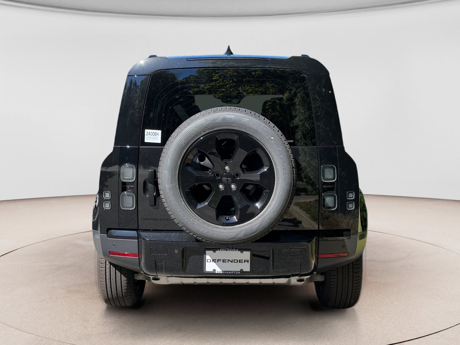 New 2026 Land Rover Defender 110 S AWD/4WD image 4