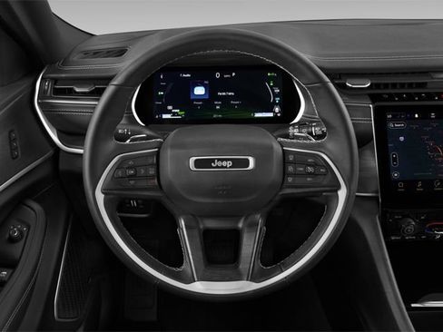 Used 2024 Jeep Grand Cherokee Altitude image 8