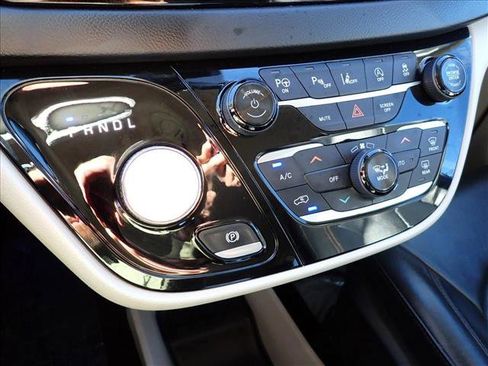 Used 2018 Chrysler Pacifica Touring-L w/ Advanced Safetytec Group FWD image 20