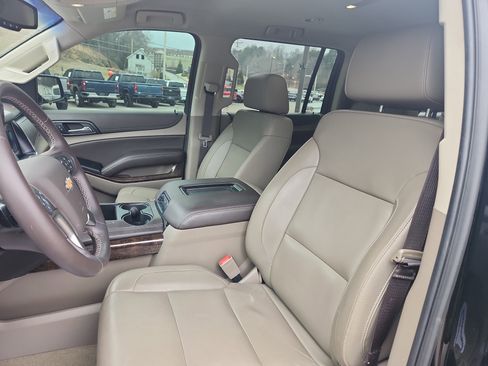 Used 2018 Chevrolet Suburban LT image 25