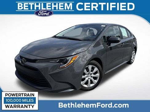 Used 2025 Toyota Corolla LE FWD image 1