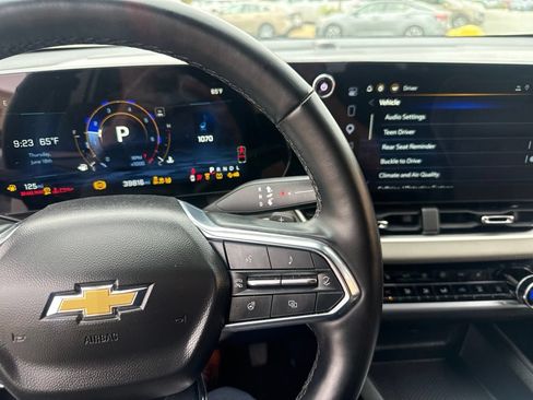 Used 2025 Chevrolet Equinox LT w/ Convenience Package II FWD image 21