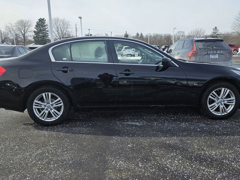 Used 2015 INFINITI Q40 AWD w/ Moonroof Package image 3