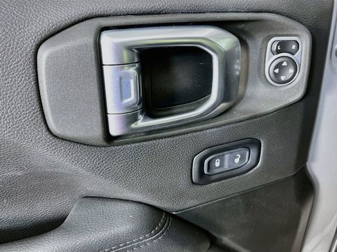 Used 2021 Jeep Wrangler Unlimited Sahara AWD/4WD image 25