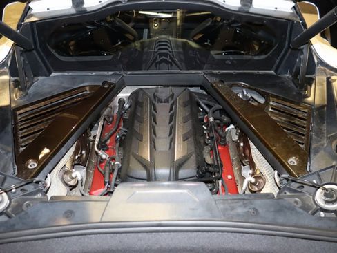 Used 2022 Chevrolet Corvette Stingray Premium Cpe w/ Z51 Performance Package RWD image 3