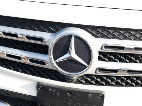 Certified 2022 Mercedes-Benz GLB 250 4MATIC w/ Premium Package Lite image 28