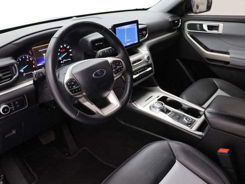 Used 2023 Ford Explorer XLT w/ Equipment Group 202A image 14