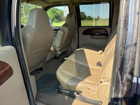 Used 2006 Ford F350 Lariat image 18