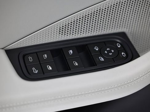 New 2026 Porsche Macan 4 Electric image 21